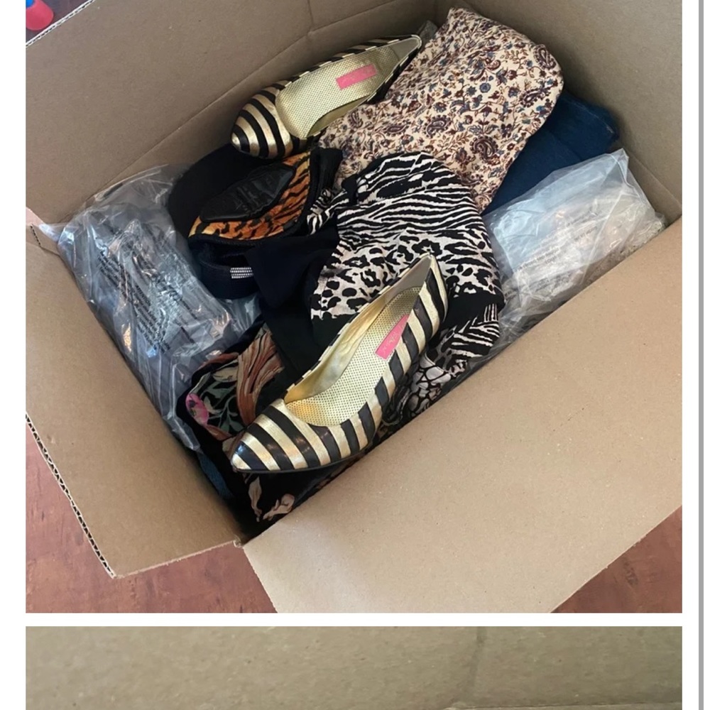 HUGE WOMEN RESELLER LOT OF 50 piece - Picture 2 of 3